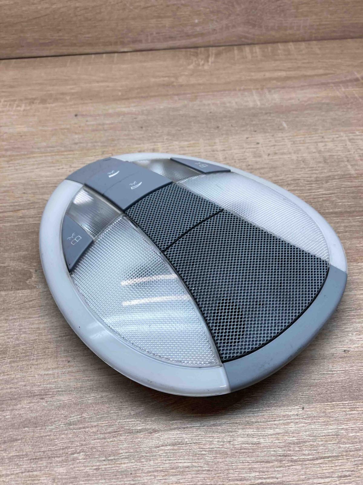 A2118202201 2JM008257 00  Front seat light Mercedes-Benz E W211