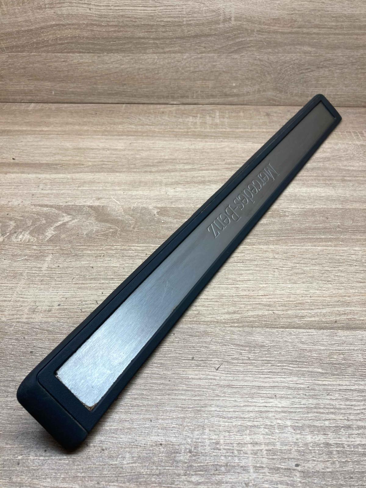 A2116801435  RH Front sill trim cover Mercedes-Benz E W211