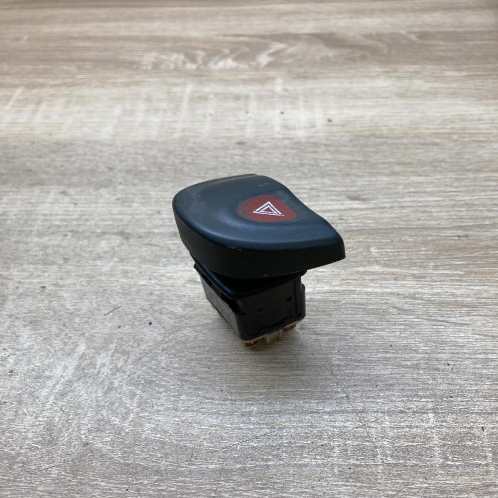 811043   Hazard light switch Renault Scenic I