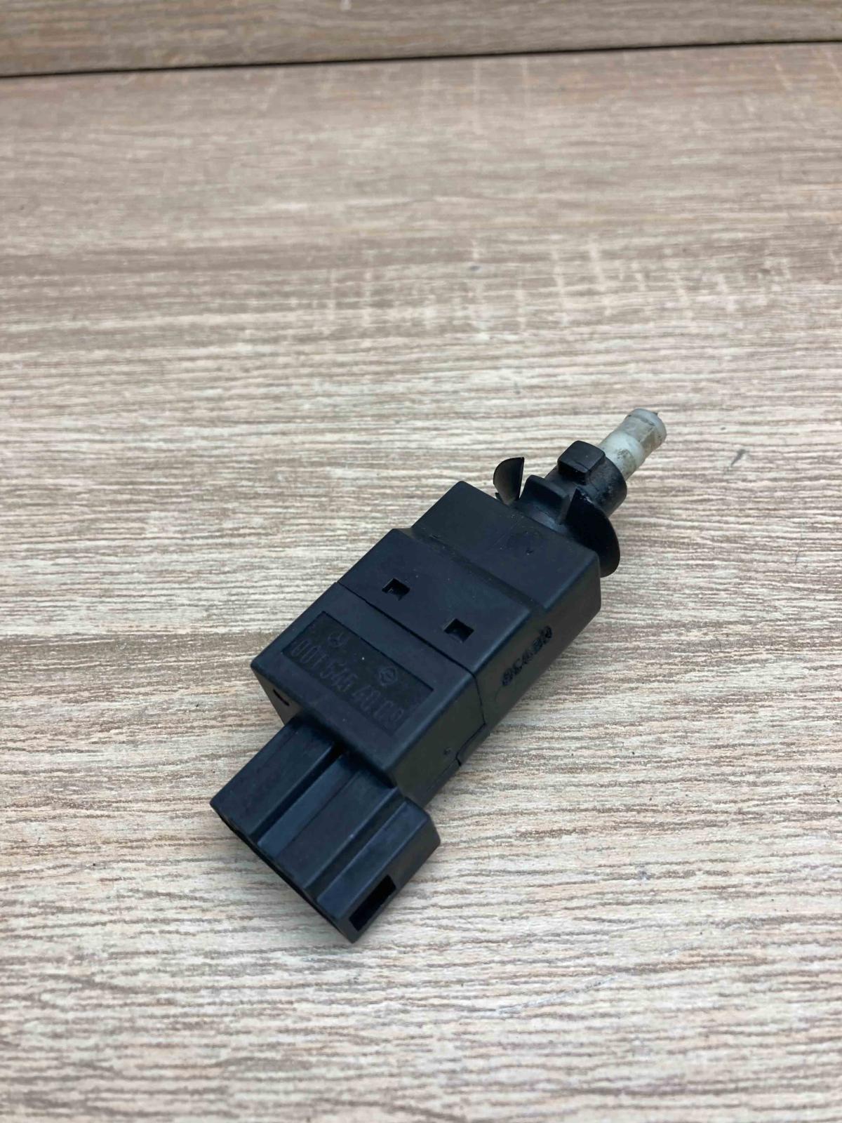 0015454009 Used  Brake pedal sensor switch Mercedes-Benz E W211