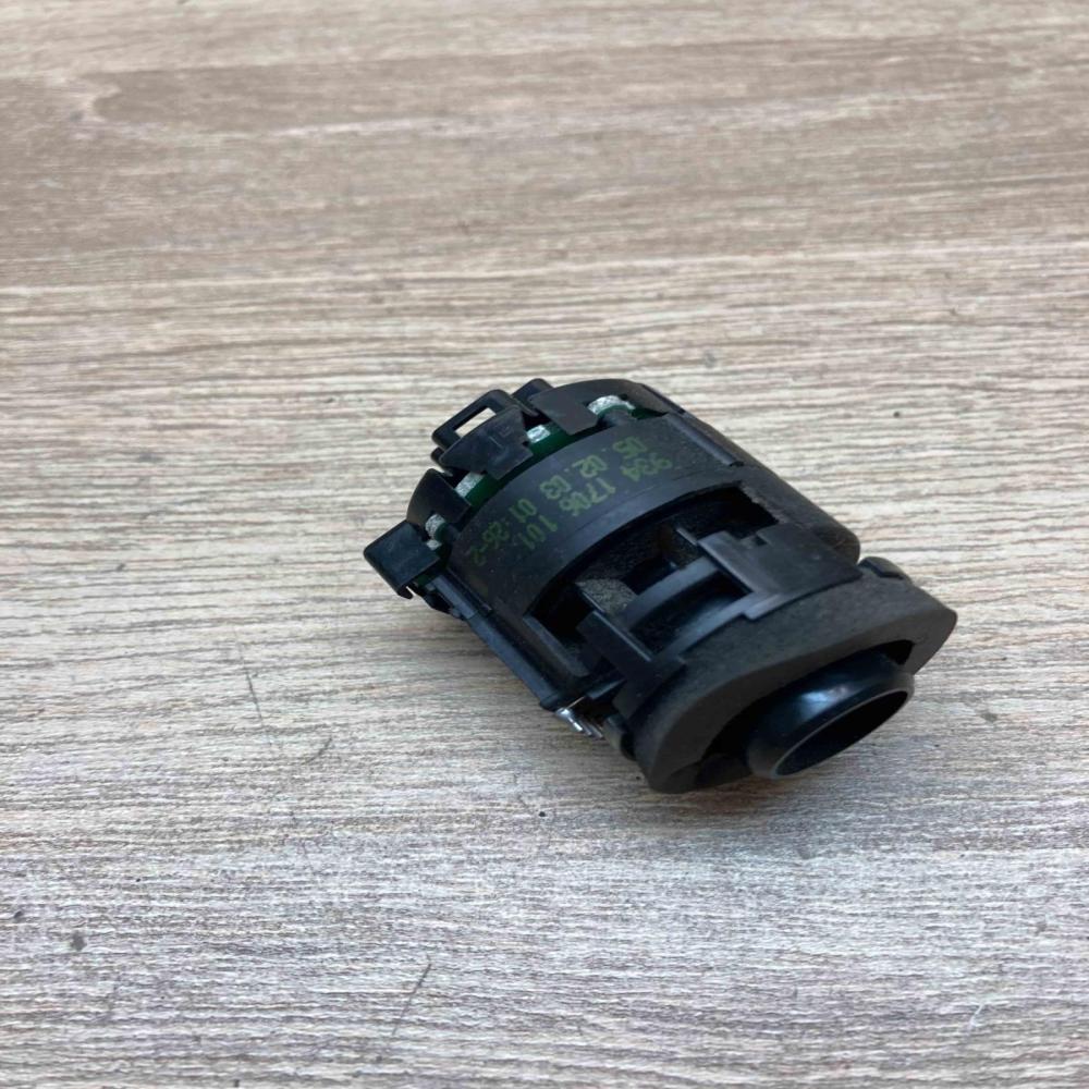 A2118300272   Interior temperature sensor Mercedes-Benz E W211