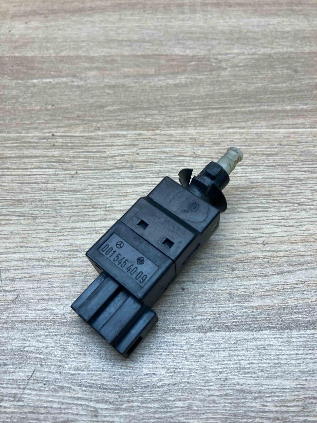 0015454009 Used  Brake pedal sensor switch Mercedes-Benz E W211