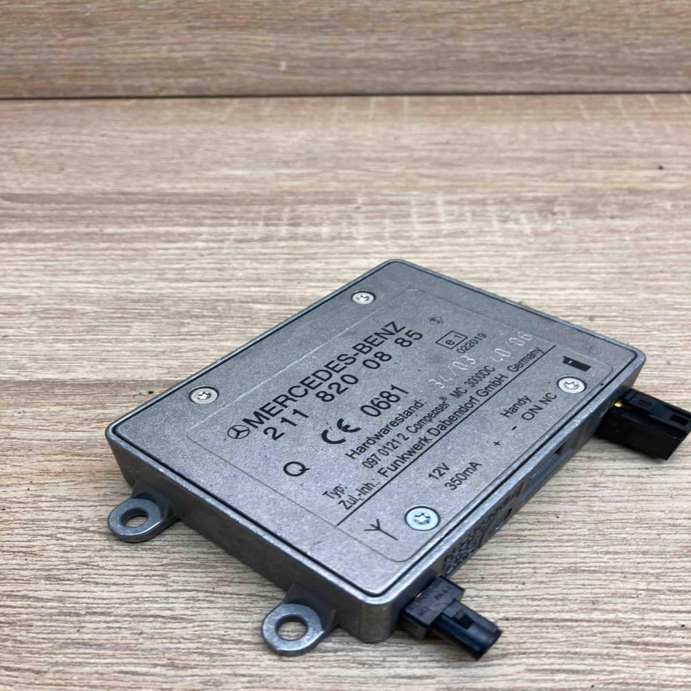 2118200885 0681  Antenna control unit Mercedes-Benz E W211