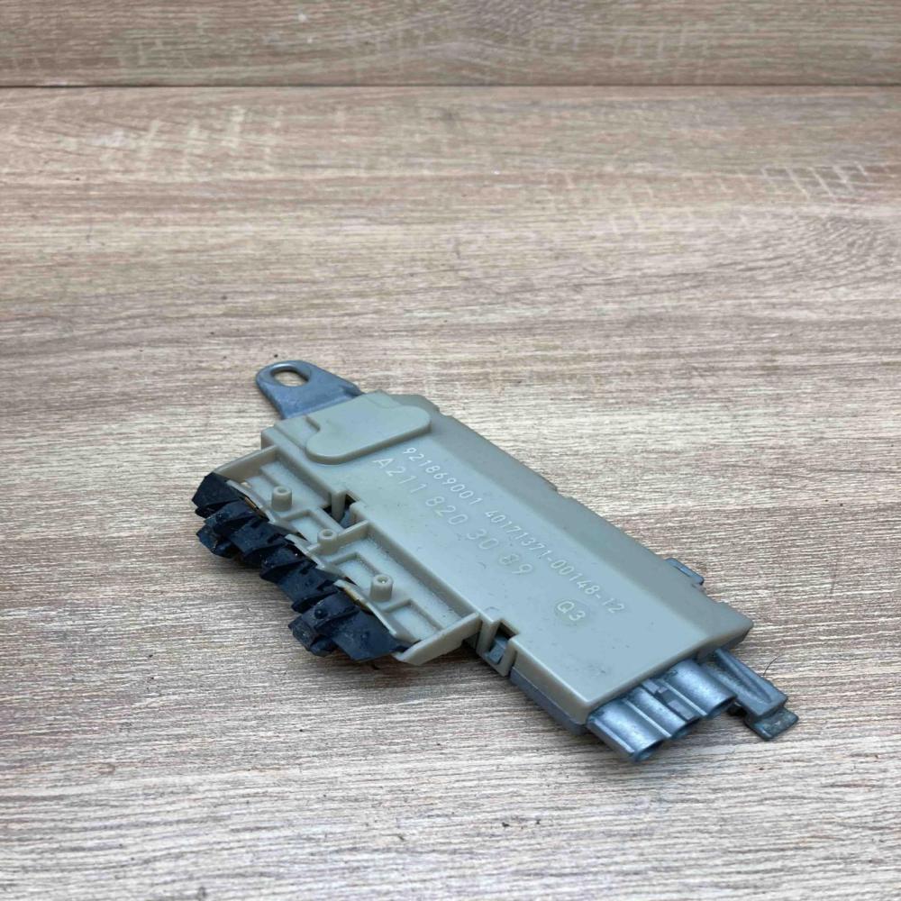A2118203089 921869001  Aerial antenna amplifier Mercedes-Benz E W211