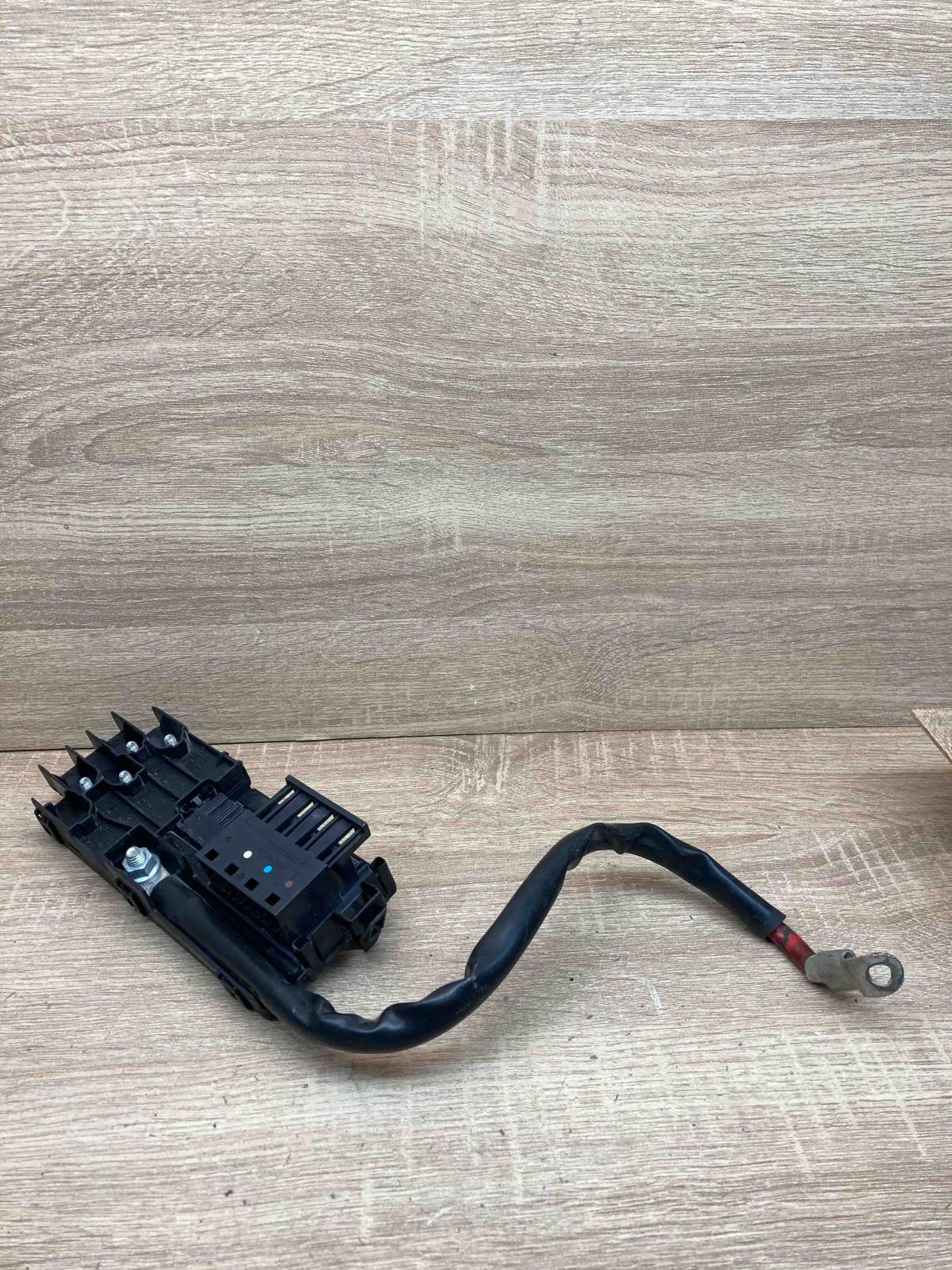 2115452301 E0000031 Used Fuse module Mercedes-Benz E W211