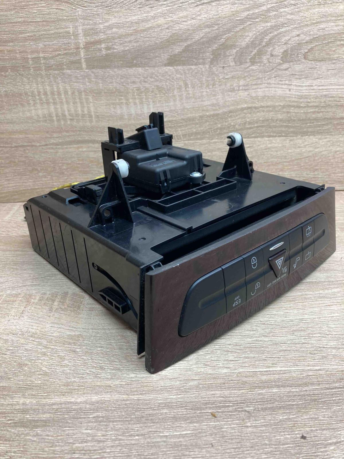 A2116800552   Hazard light switch Mercedes-Benz E W211