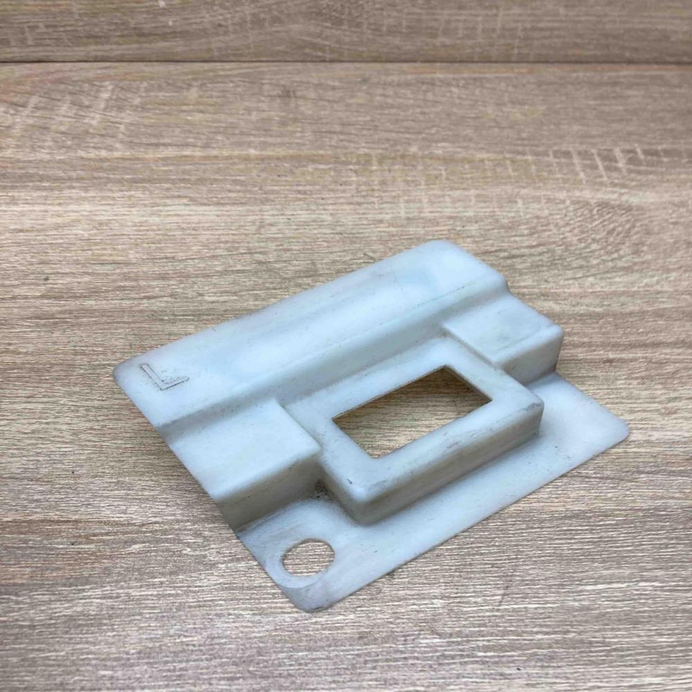 MB W221  Left  Side White Plastic Bracket   Other interior part Mercedes-Benz S