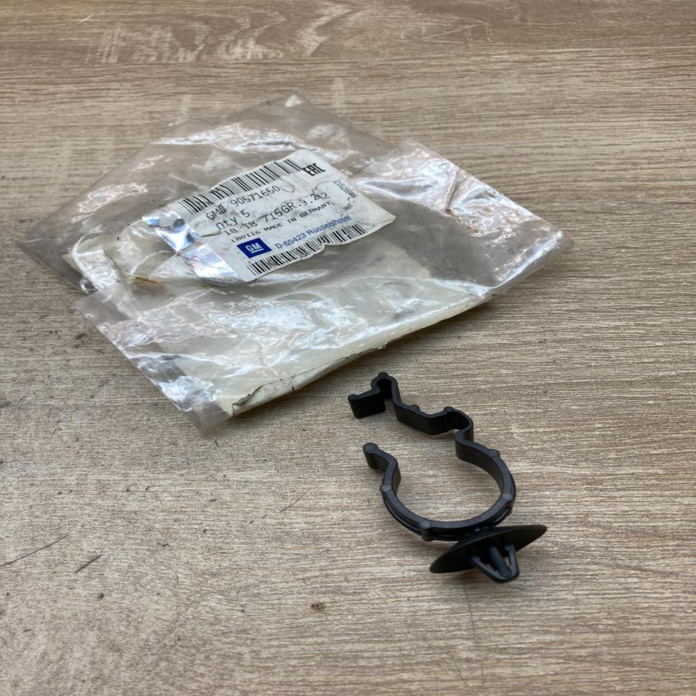 90571650  GM hose clamp Other engine bay part Opel Astra G