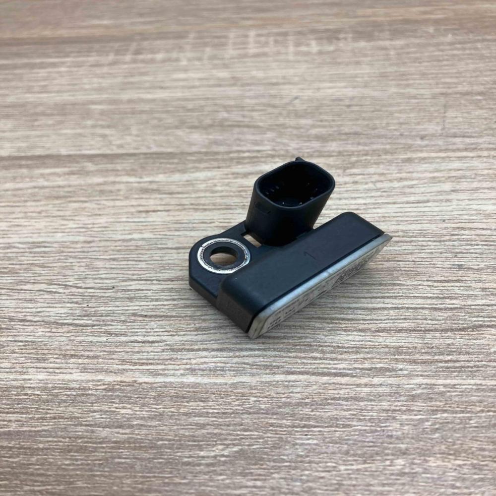 A0055421218   Airbag deployment crash/impact sensor Mercedes-Benz E C207 W207