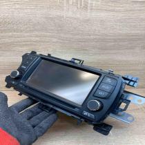 86140 0D020 135000 8270E101  Radio/CD/DVD/GPS head unit Toyota Yaris