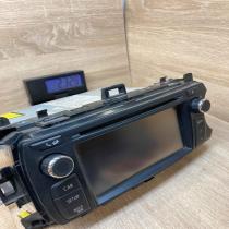 86140 0D020 135000 8270E101  Radio/CD/DVD/GPS head unit Toyota Yaris