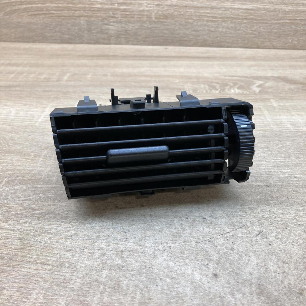 1U1819701   Dashboard side air vent grill/cover trim Skoda Octavia Mk1 (1U)