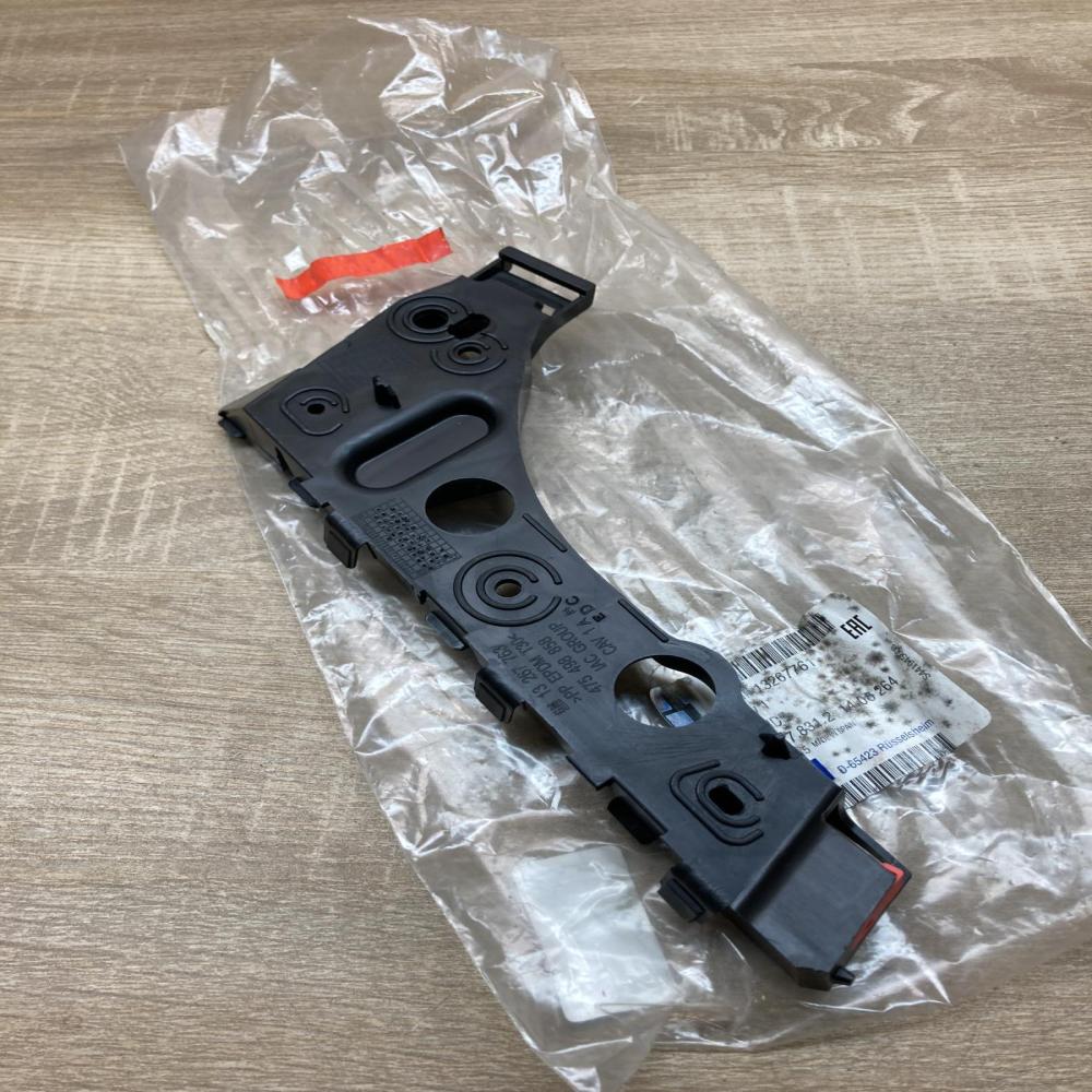 13267761 13267763  Front bumper mounting bracket Opel Meriva B
