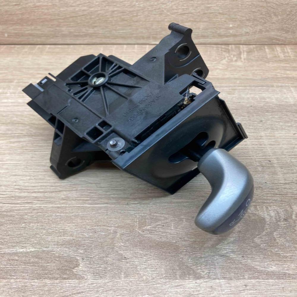 75C582 RHD  With Plug Gear selector Toyota Prius (XW30)