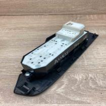 087 0J2D AF GEO024937 20933 Electric window control switch Toyota Auris E180
