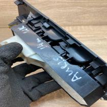 087 0J2D AF GEO024937 20933 Electric window control switch Toyota Auris E180