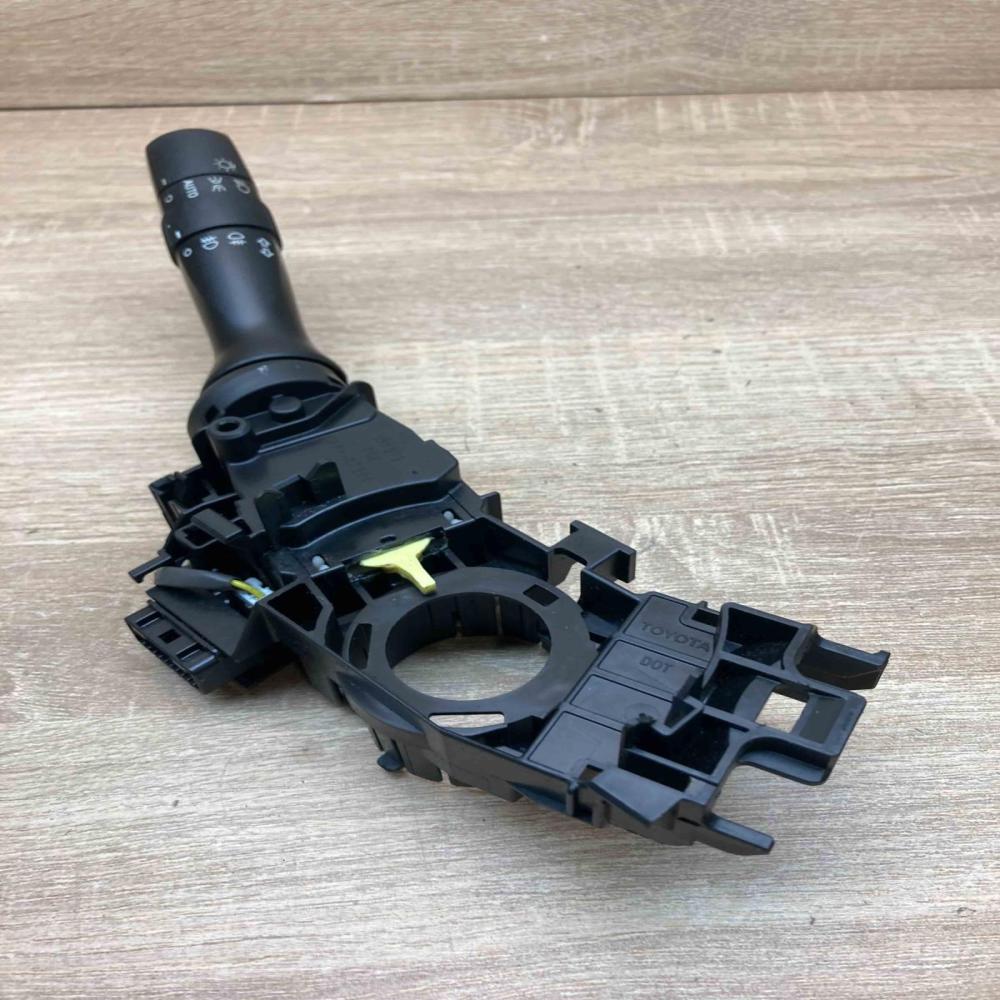 173832 17F373  Wiper turn signal indicator stalk/switch Toyota Yaris