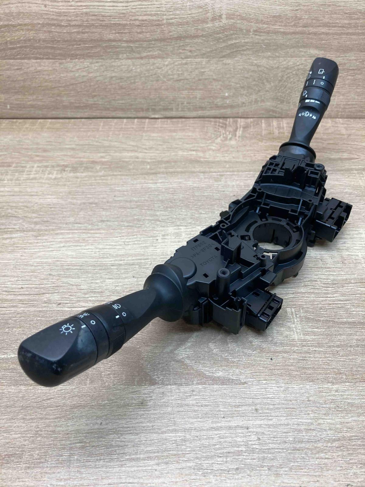17F852   Wiper turn signal indicator stalk/switch Toyota Auris E180
