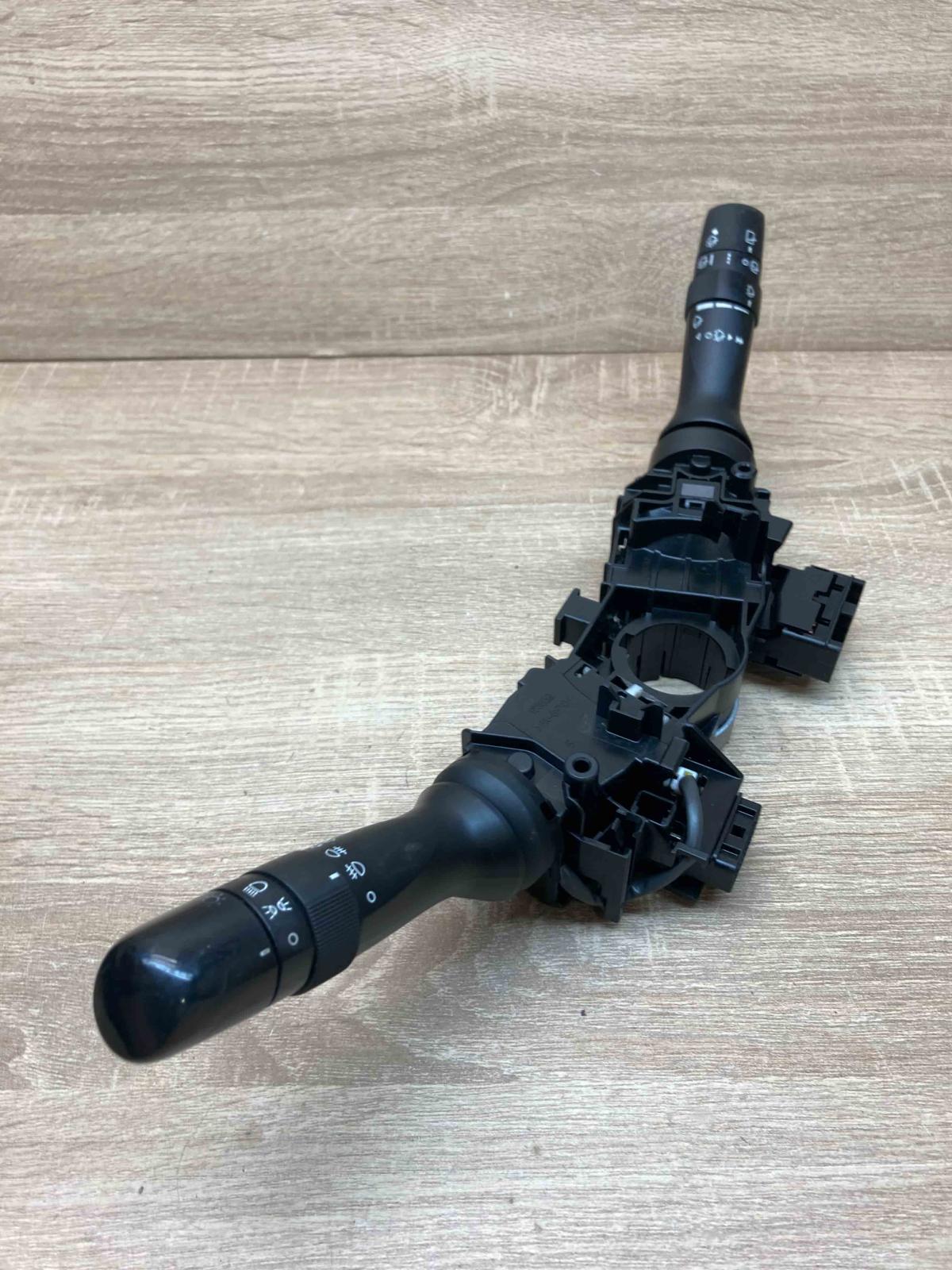 17F060 42101 17F655  Wiper turn signal indicator stalk/switch Toyota Prius (XW20