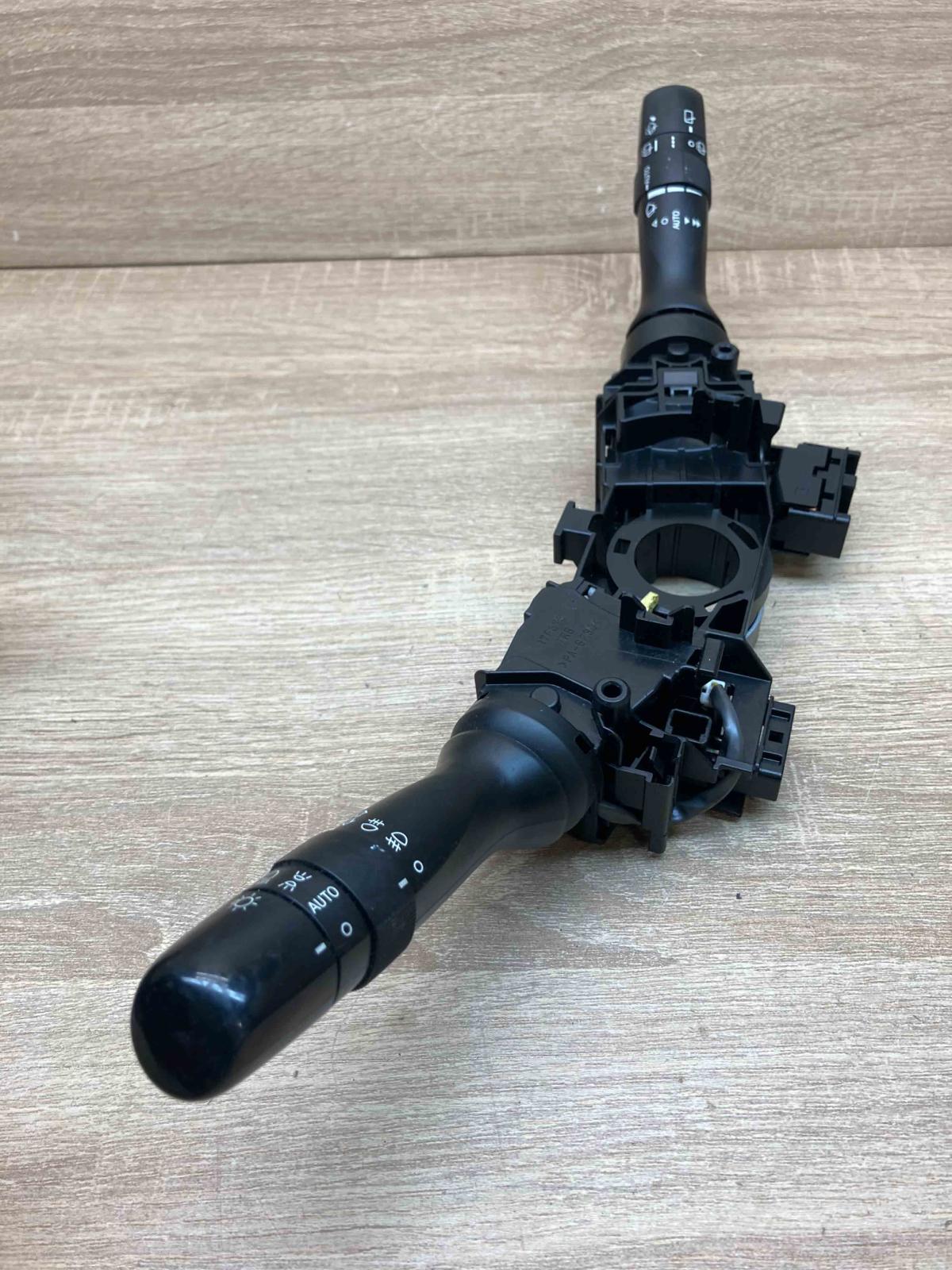 17F373 05190 171373  Wiper turn signal indicator stalk/switch Toyota Verso