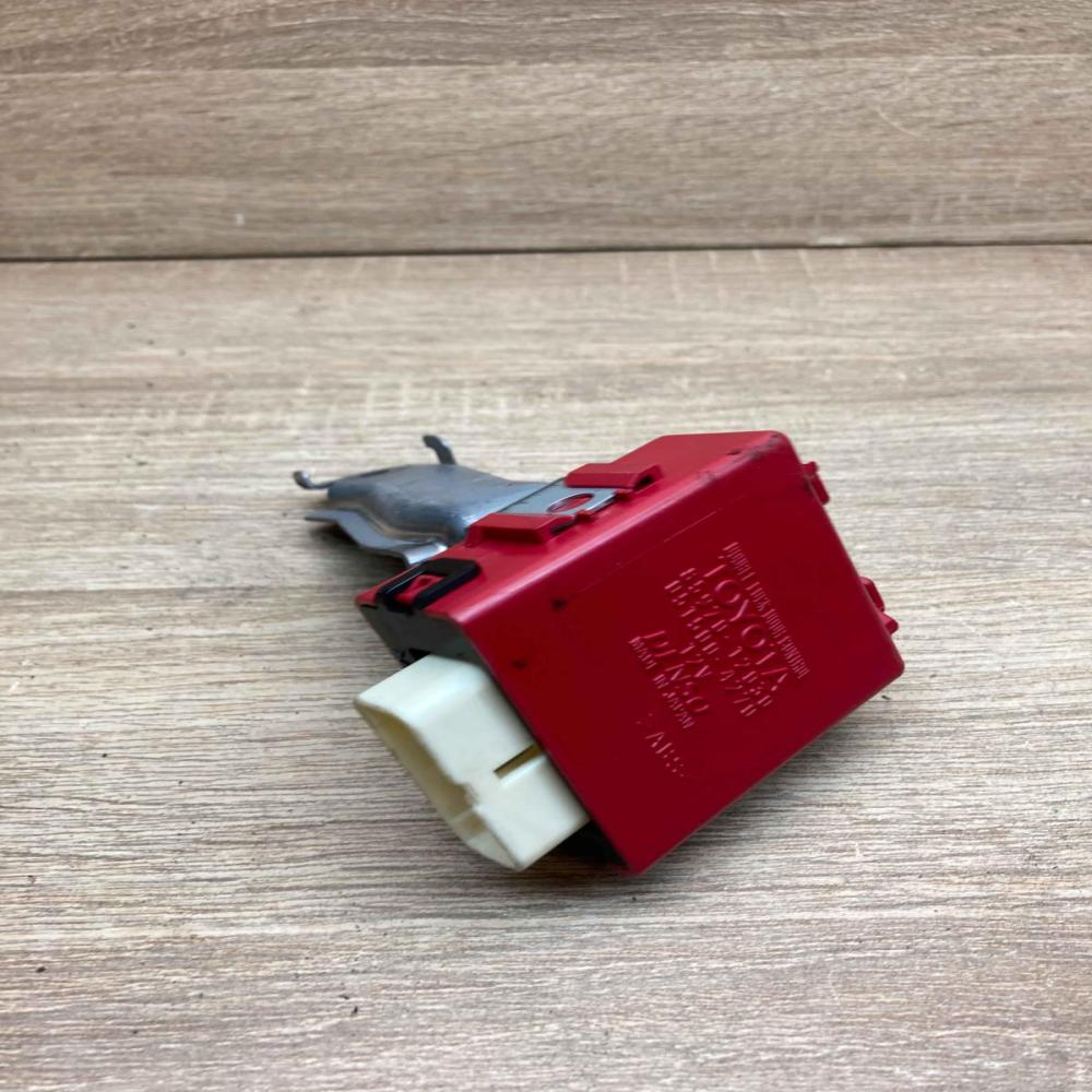 85970 12030 051500 4270  Alarm control unit/module Toyota Auris E180
