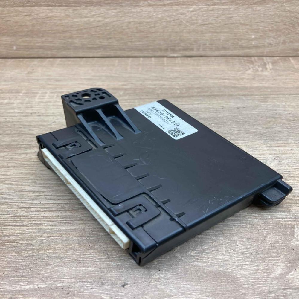 88650 0F121 MB177700 2211  Climate control unit Toyota Verso