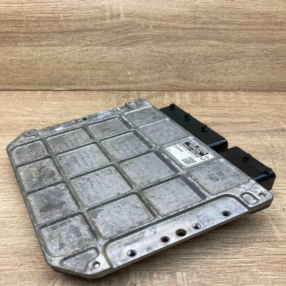 89661 05C00 MB275400 2410  Engine control unit/module ECU Toyota Avensis T270