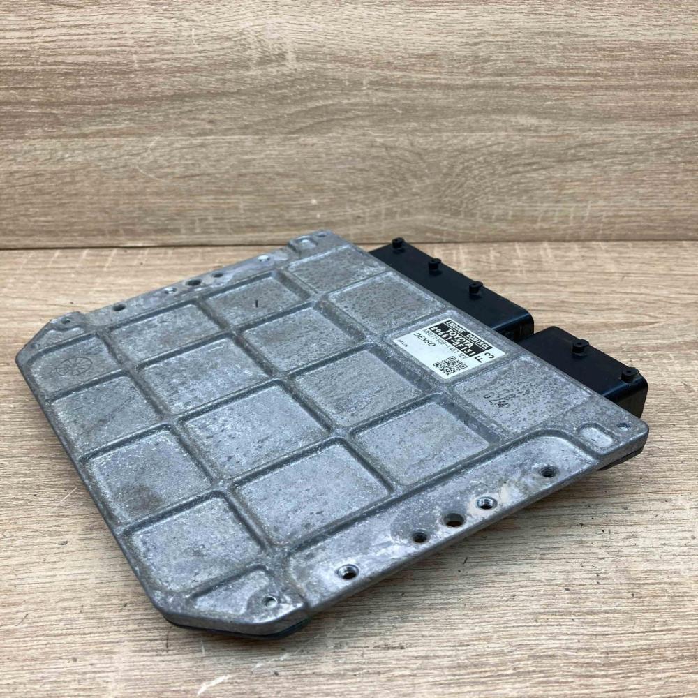 89661 0F131 MB275900 1451  Engine control unit/module ECU Toyota Verso