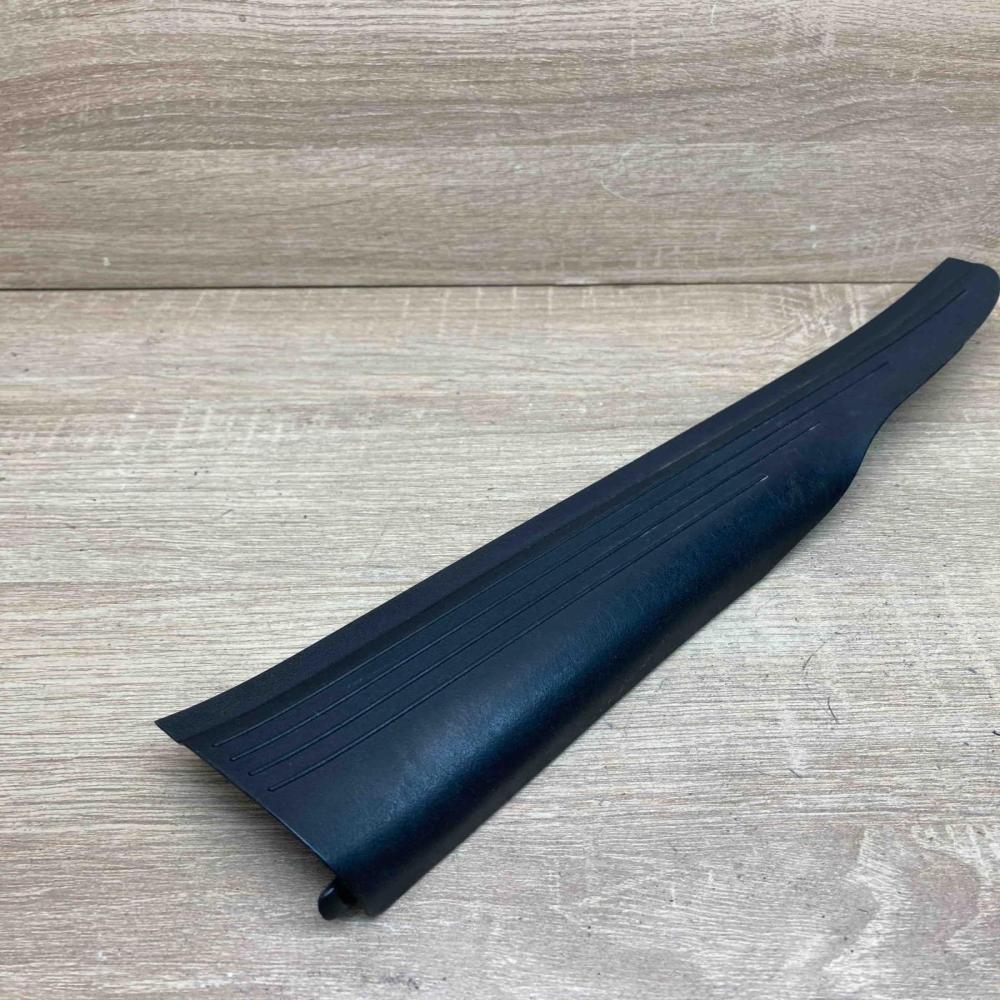 A2116800635  Right Rear Rear sill trim cover Mercedes-Benz E W211
