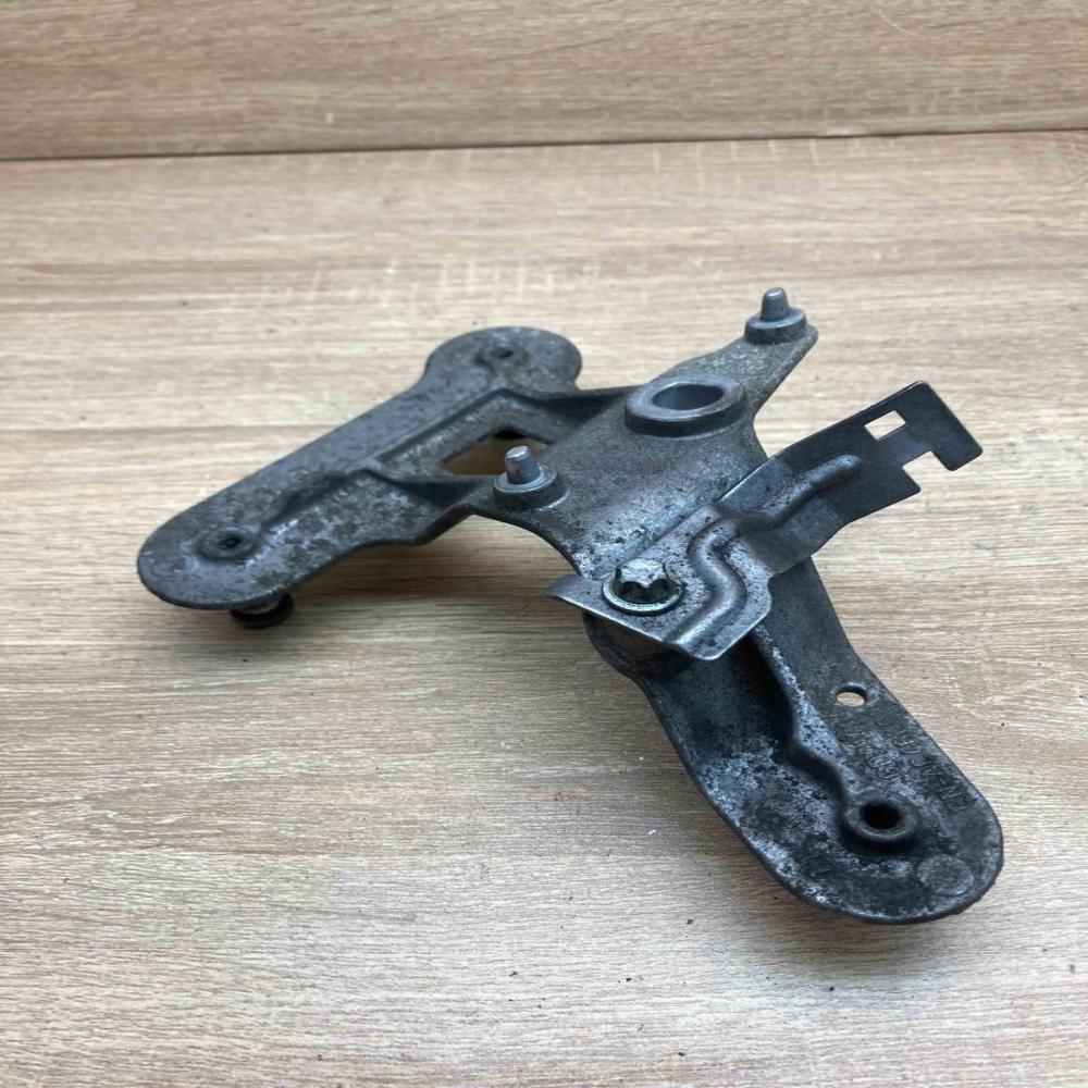 A2114310840   ABS pump bracket Mercedes-Benz E W211