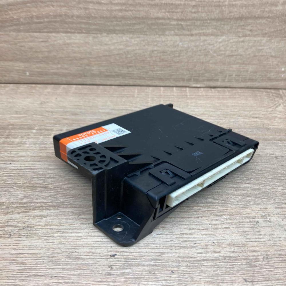 88650 47061 177700 4400  Other control units/modules Toyota Prius (XW20)