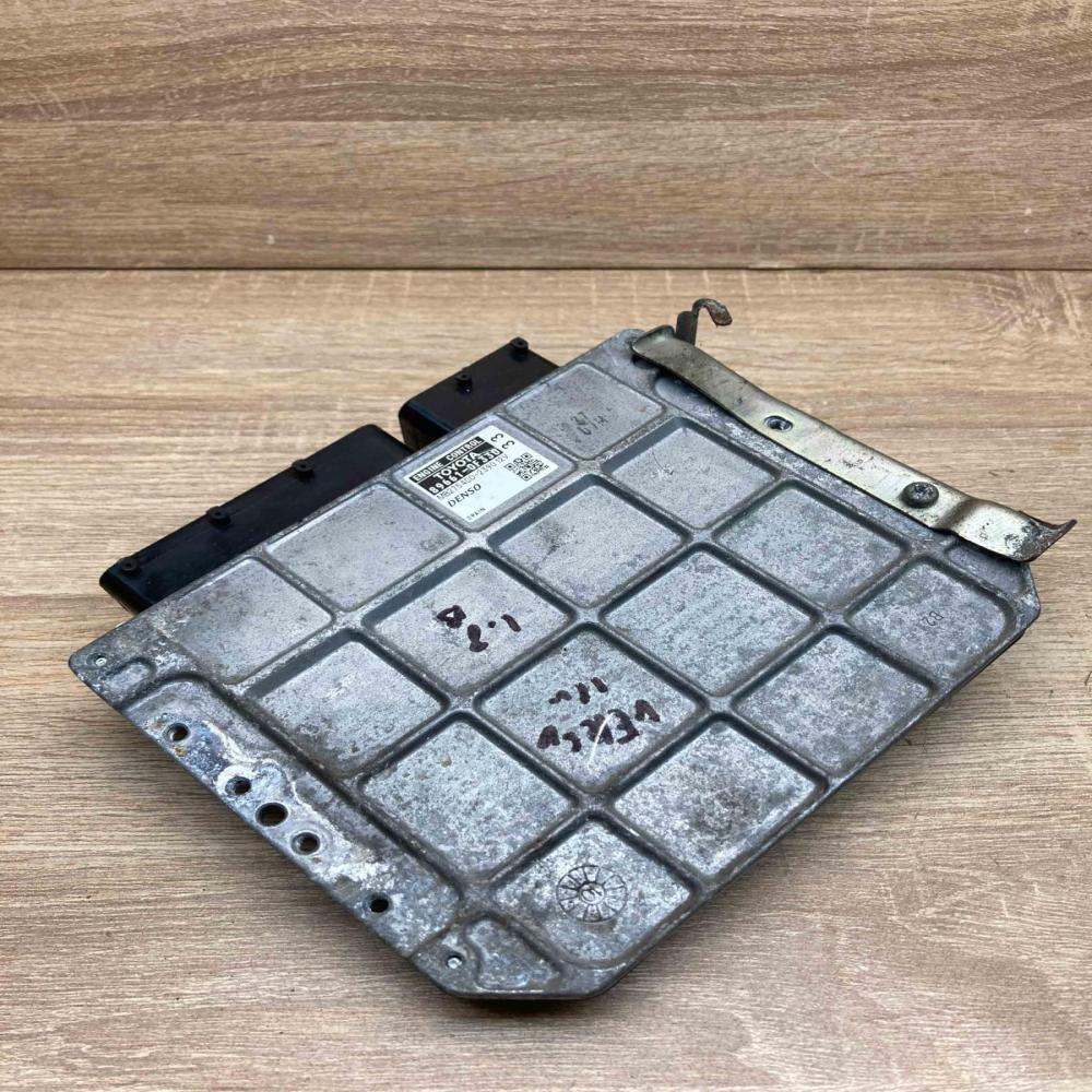 89661 0F330 MB275400 2390  Engine control unit/module ECU Toyota Verso