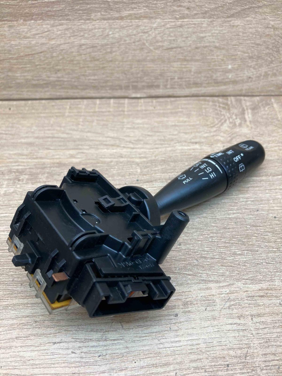 173647 1A830 173699  Wiper control stalk Toyota Corolla E120 E130