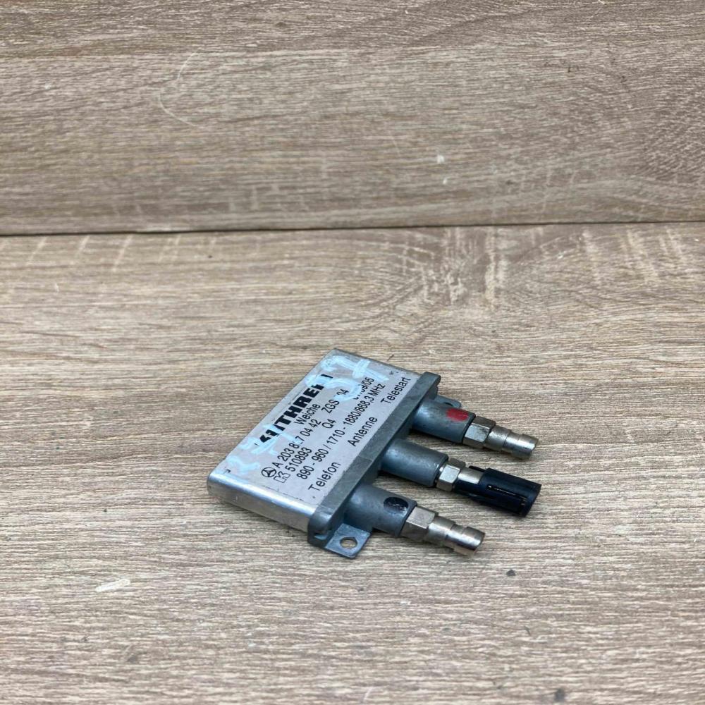 A2038270442   Aerial antenna amplifier Mercedes-Benz E W211