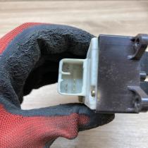 011 5Q51   Electric window control switch Mazda 323