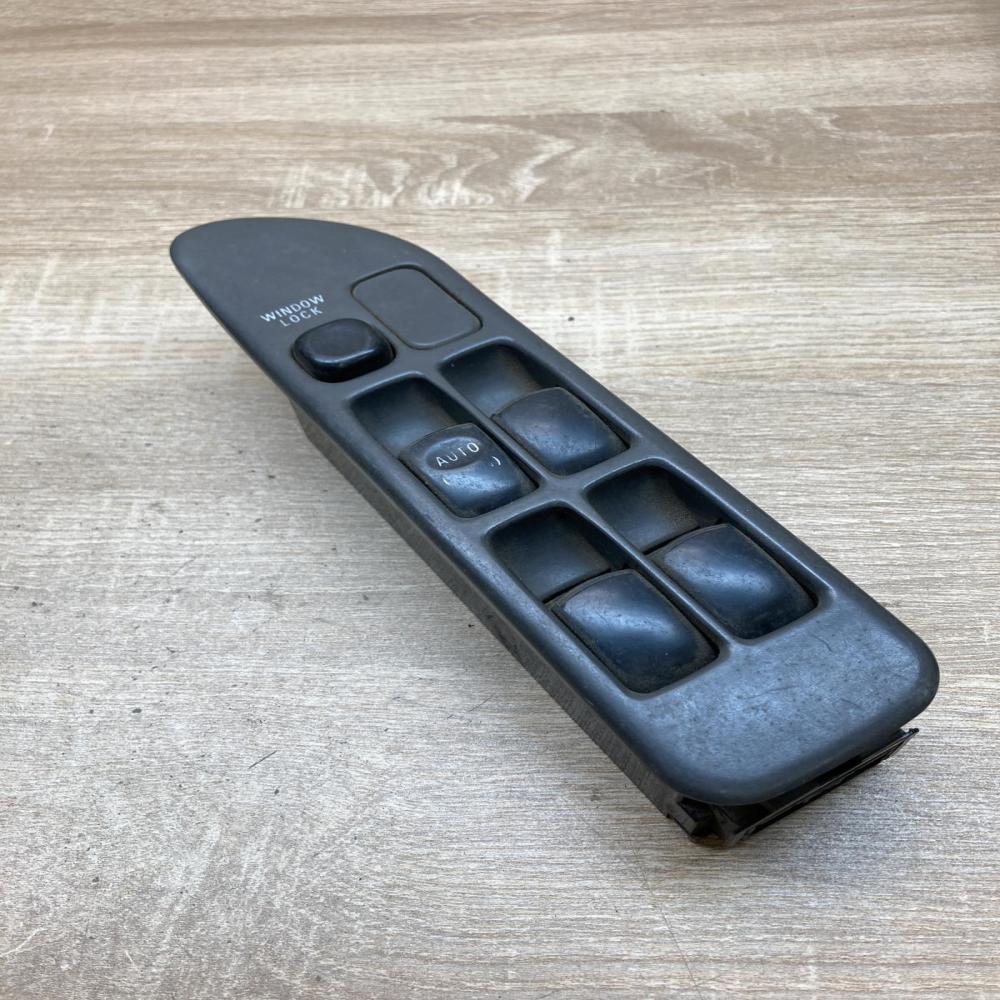 MB960378   Electric window control switch Mitsubishi Lancer