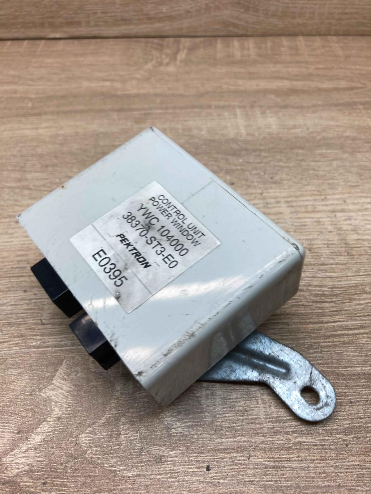 38370 ST3 E0 YWC 104000  Other control units/modules Honda Civic