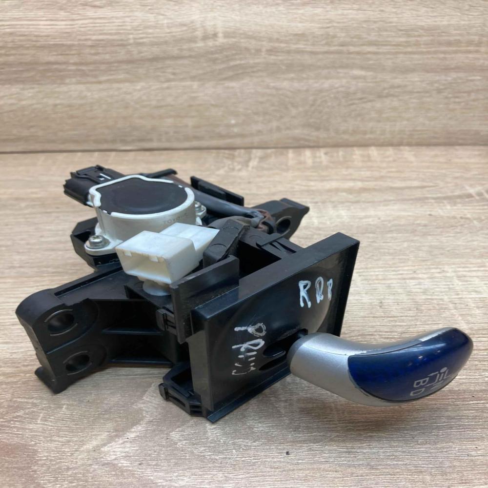 75C582 RHD  RHD Gear shifter/selector Toyota Prius (XW30)