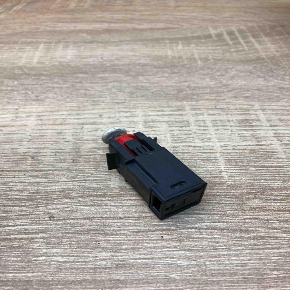 09185906   Brake pedal sensor switch Opel Signum