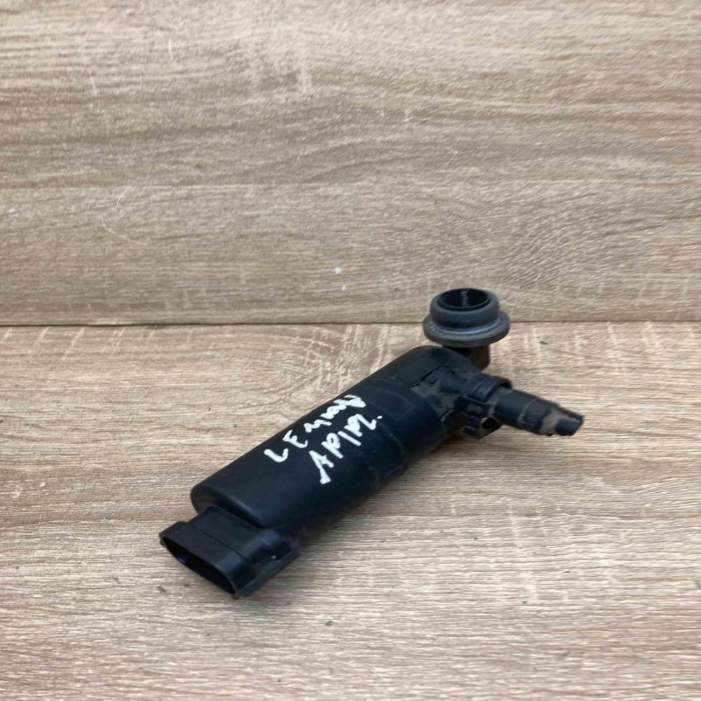 Toyota Avensis Washer Pump   Headlight washer pump Toyota Avensis T270
