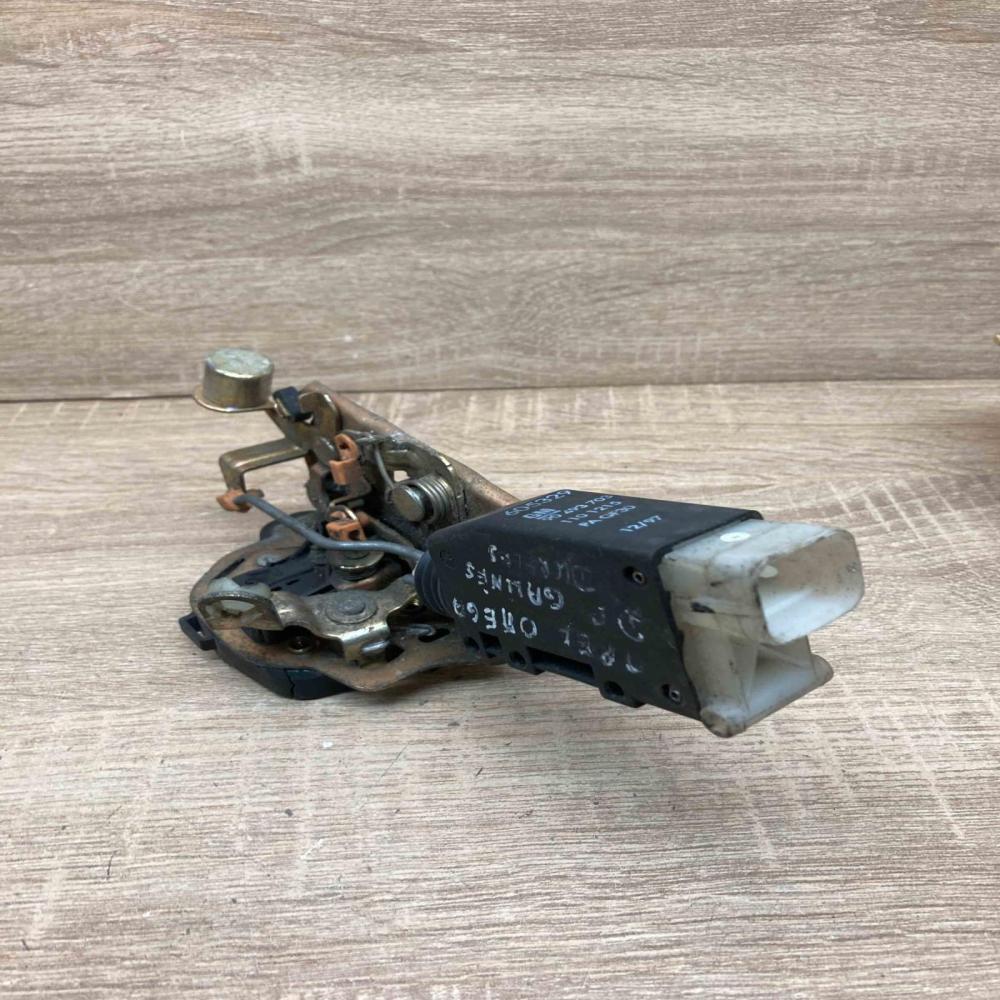 90493703 605329  Rear door lock Opel Omega B1