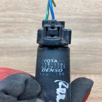 85330 33020 060210 386 With Plug Windscreen/windshield washer pump Toyota Avensi