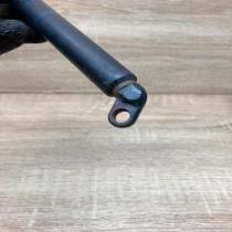 8222913   Tailgate/trunk strut/damper BMW 5 E39