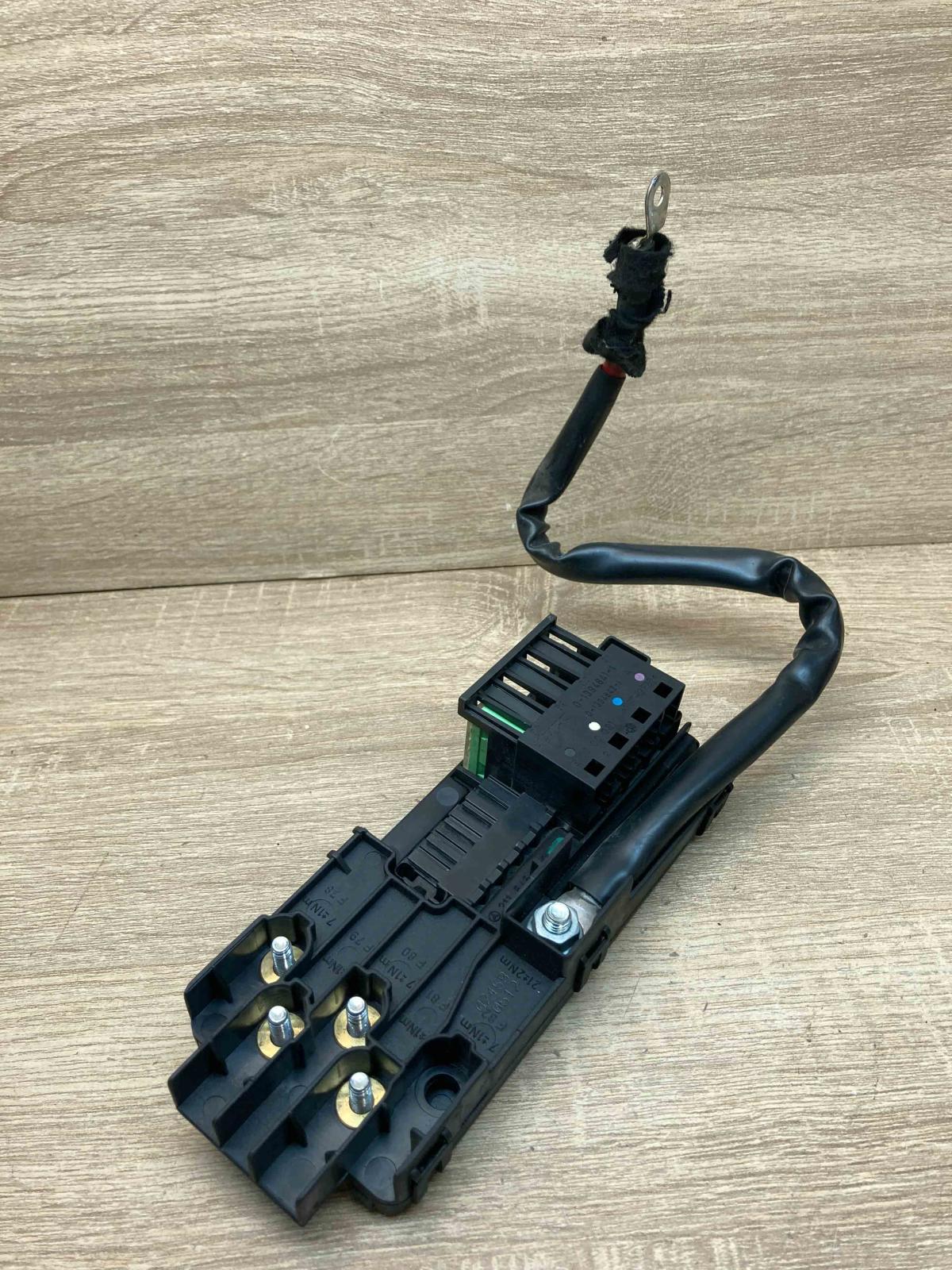 2115452301 E0000031  Fuse module Mercedes-Benz E W211