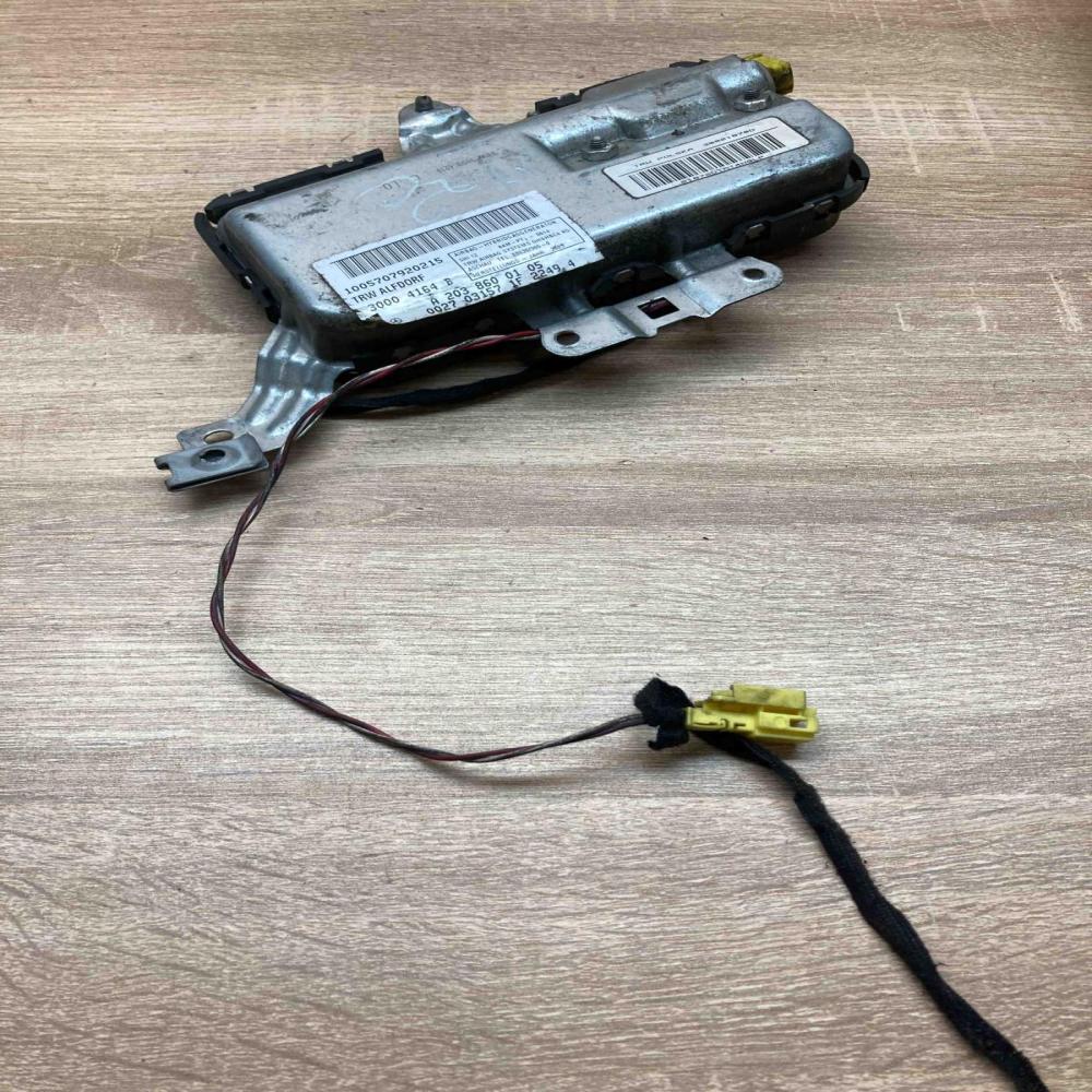 A2038600105 30001870D  Rear door airbag Mercedes-Benz C W203
