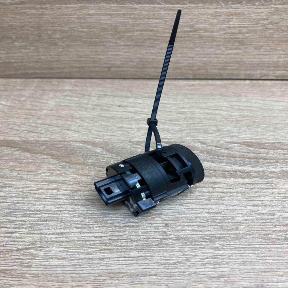 A2118300272   Interior temperature sensor Mercedes-Benz E W211