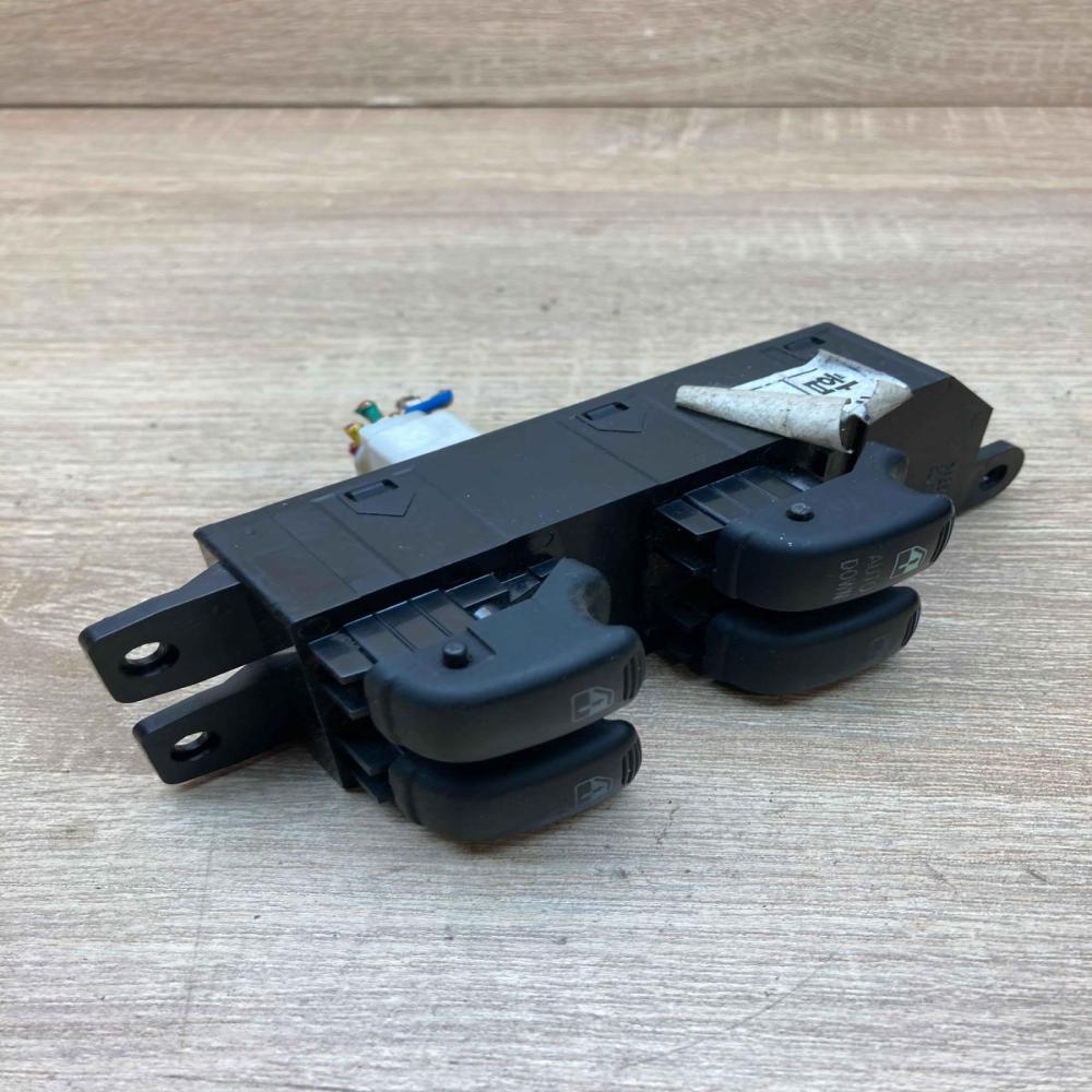 93570 26000  With Plug Electric window control switch Hyundai Santa Fe