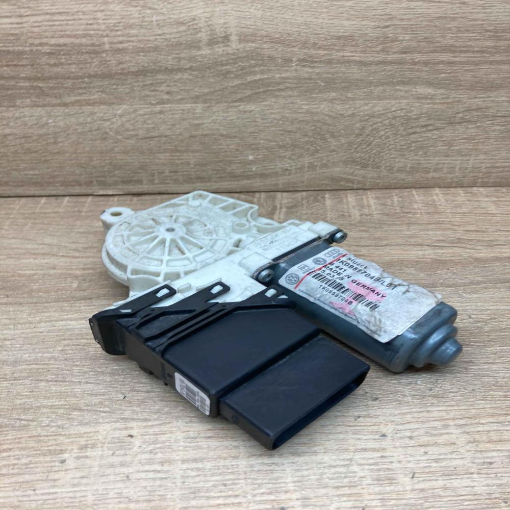 1K0959704B   Rear door window regulator motor Volkswagen Touran I
