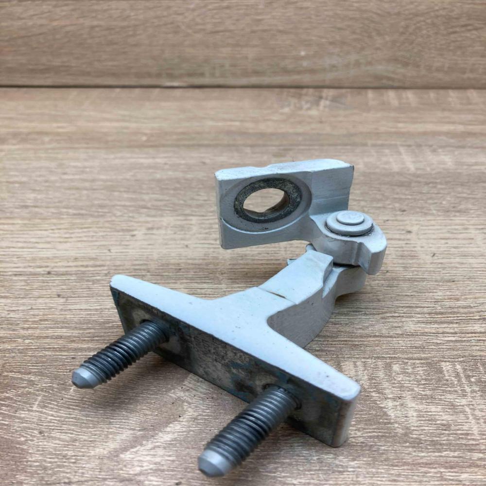 A046574 1826401850  Rear door lower hinge Renault Kadjar