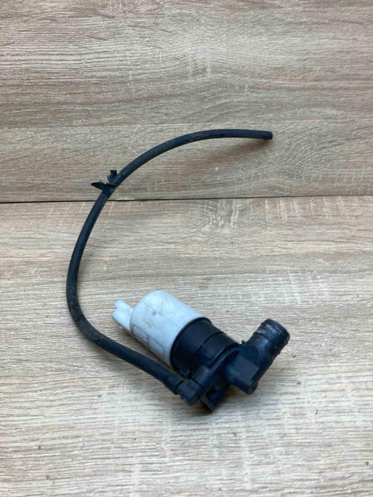 9641553880 8200067015  Windscreen/windshield washer pump Peugeot 308